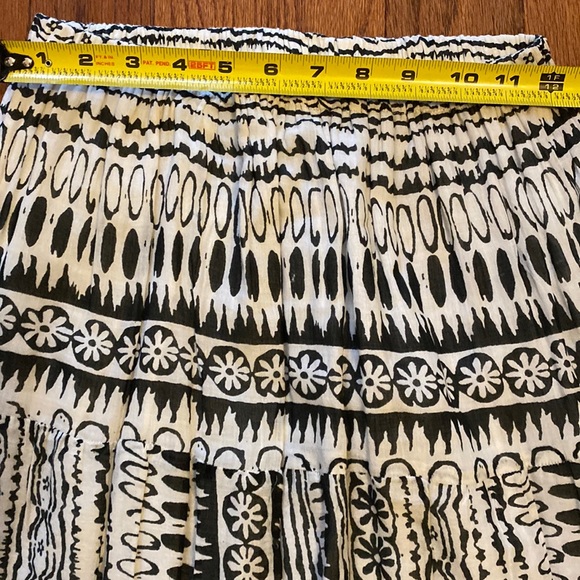 Mystique Aura daisy style pattern full skirt. size small - Picture 8 of 12